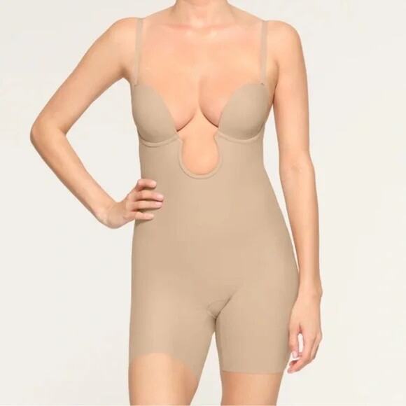 Skims Deep Plunge Shapewear Mid Thigh Bodysuit - M - Picture 2 of 3